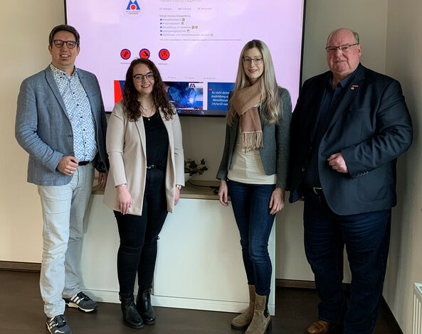 Von links: Dr. Michael Hoffschroer (HGF KH CLP), Ann-Kathrin Raker (Marketing KH CLP), Ina Bieder (Personalchefin Unternehmensgruppe Claaßen), Theo Vahle (Obermeister Metall-Innung CLP)